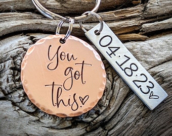 Porte-clés sobriété personnalisé estampé à la main. Cadeaux d'anniversaire sobres personnalisés. Cadeau d'anniversaire de sobriété. Cadeau d'anniversaire de rétablissement. Porte-clés AA