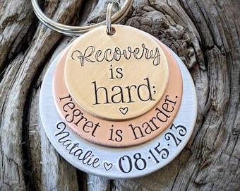 Porte-clés sobriété personnalisé estampé à la main. Cadeau d'anniversaire sobre personnalisé. Porte-clés anniversaire de récupération. Cadeaux de récupération de dépendance. Cadeau AA NA