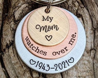 Personalized hand stamped mom memorial keychain. Mother memorial keepsake. Gift for loss of mom. Parent loss memorial. Loss of parent gift.