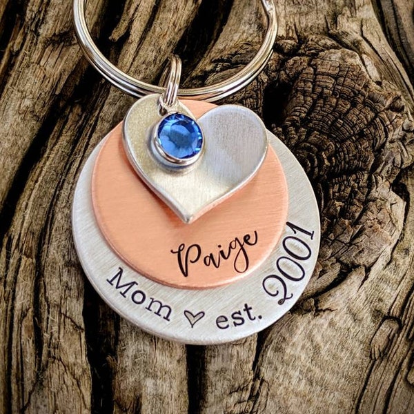 Personalized hand stamped mom keychain. Mothers day gifts. Custom gift for mom. First time mom gift. Gift for new mommy.