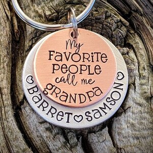 Personalized hand stamped grandpa keychain. Custom grandfather gifts. Gift for grandpa. Gift from grandkids. Fathers day gifts. Gift for dad