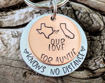 Custom aunt keychain. Gift for auntie. Long distance sisters gift. Pregnancy announcement for sister. Big sister little sister gift. Auntie