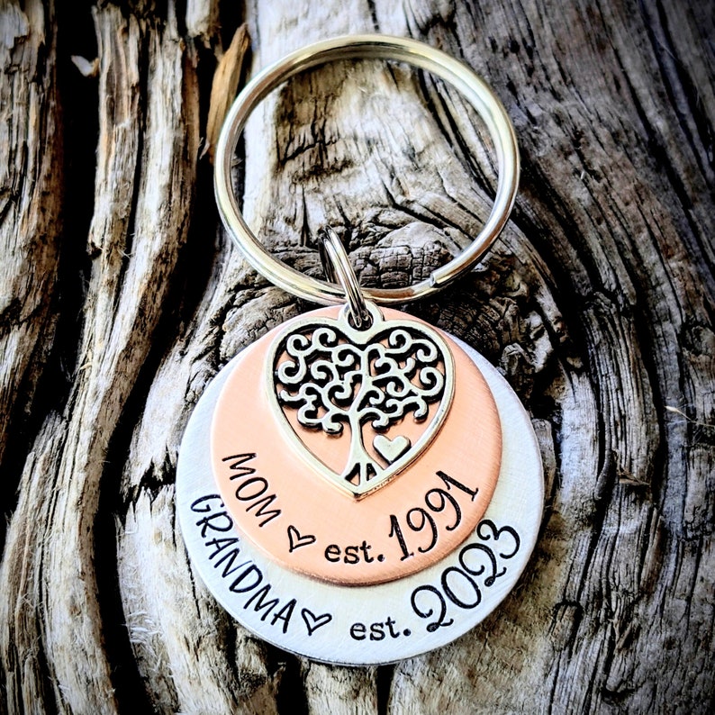 Personalized hand stamped grandmas keychain. Mothers day gifts for grandmother. First time grandma gifts. Custom pregnancy announcement. image 8