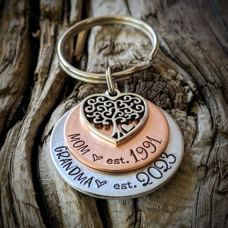 Personalized hand stamped grandmas keychain. Mothers day gifts for grandmother. First time grandma gifts. Custom pregnancy announcement. image 7