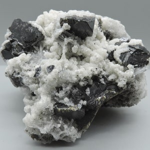 Sphalerite and quartz from Bulgaria – miniature