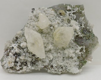 Calcite su calcedonio dal Brasile - fluorescente - grande formato