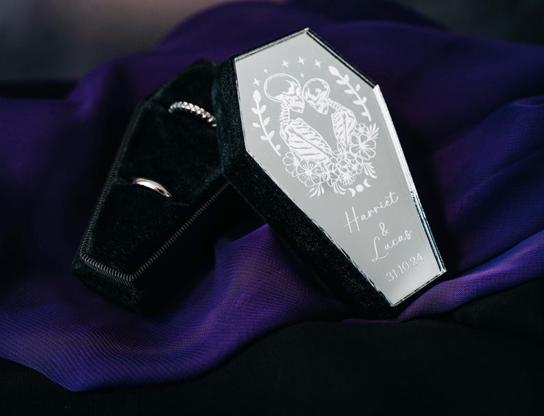 VELVET ACRYLIC RING BOX PERSONALISED GOLD SILVER ROSE CUSTOM NAME WEDDING ENGAGEMENT RINGS EVENT CEREMONY BAND BURIED COFFIN HEART CIRCLE SQUARE HEXAGON
