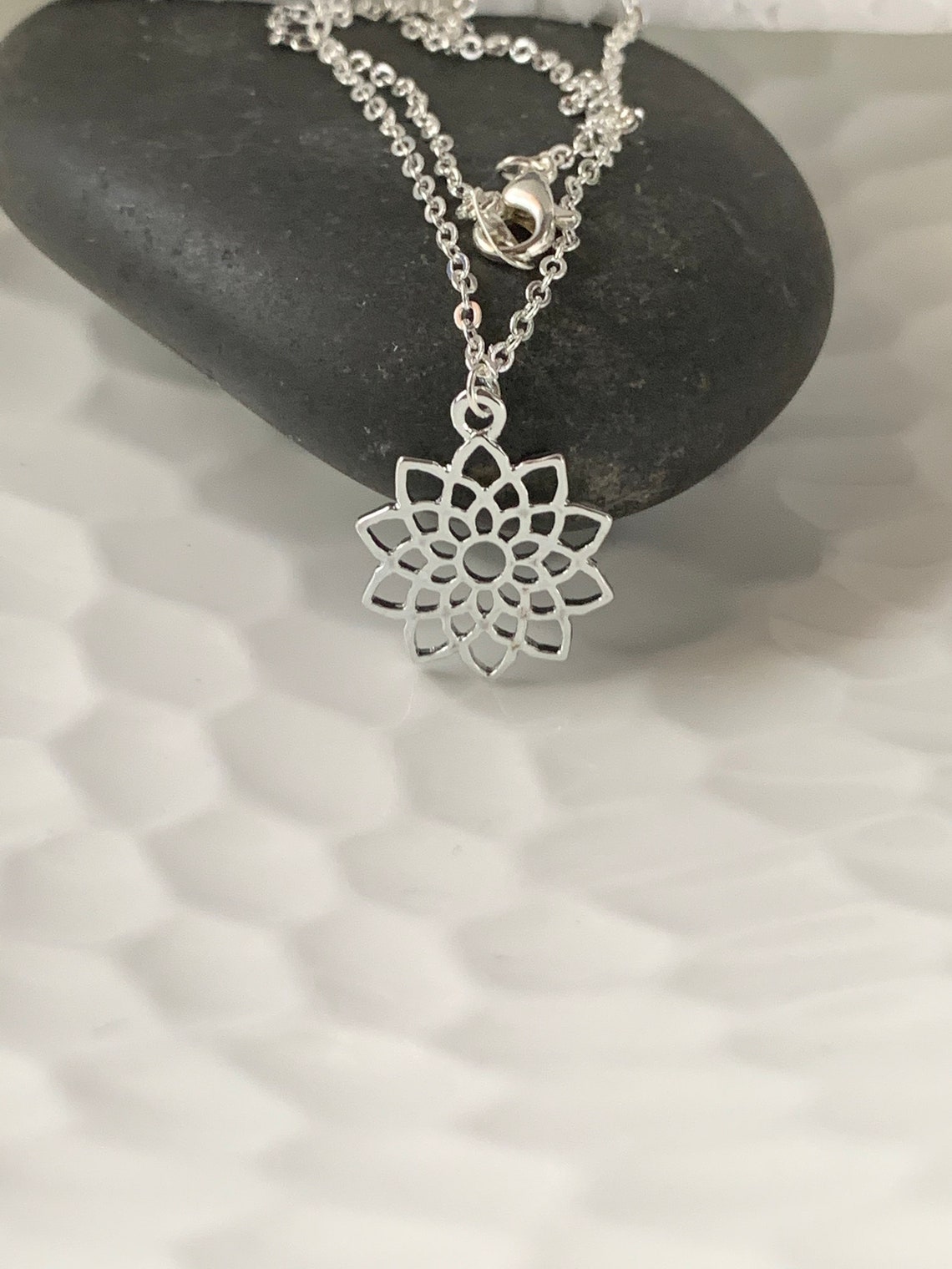Elégant sautoir collier de perles pendentif nacre / argenté Avon