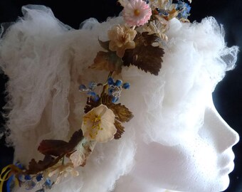 Blumenhaarkranz aus dem 19. Jahrhundert – Restaurierter textiler Blumenkopfschmuck, antiker Haarschmuck