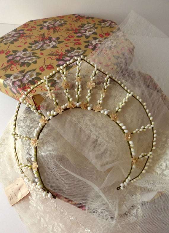 Parure de mariee vintage. Bridal headdress. UK 192