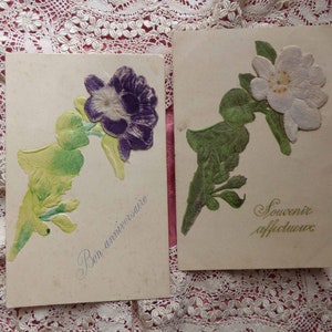 2 vintage ansichtkaarten jaren 1900 hoedenzaak bloemen - handgekleurde reliëf fluwelen vintage collagekaart - scrapbooking - veel antieke ansichtkaarten