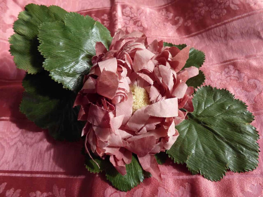 Fiore Di Loto Dipinto A Mano - Bellissimo Fiore Di Loto Rosa Con Foglie