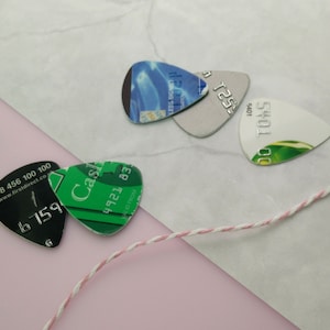 6 MÉDIATORS RECYCLÉS / plectres en cartes de credit recyclées / cadeau guitariste accessoire de guitare / cadeau ecolo amoureux de musique