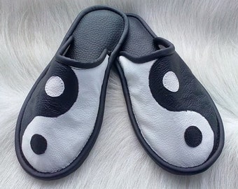 yin and yang slippers unisex Yin Yang Symbol  Men/Women Chinese Philosophy Feng shui Peace Yoga taoism Protection against evil Spiritual