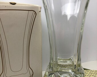 Vases for Flowers, Classic vintage Crystal Vase was made in France by Laura Biagiotto