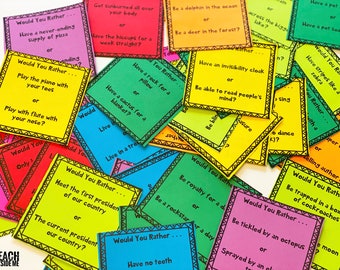 Può includere: Un mazzo di carte colorate con il testo "Would You Rather..." su ogni carta. Le carte presentano diverse domande divertenti e stimolanti.
