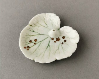 Porcelain incense holder elf leaf plate with natural leaf stamp and golden stardust