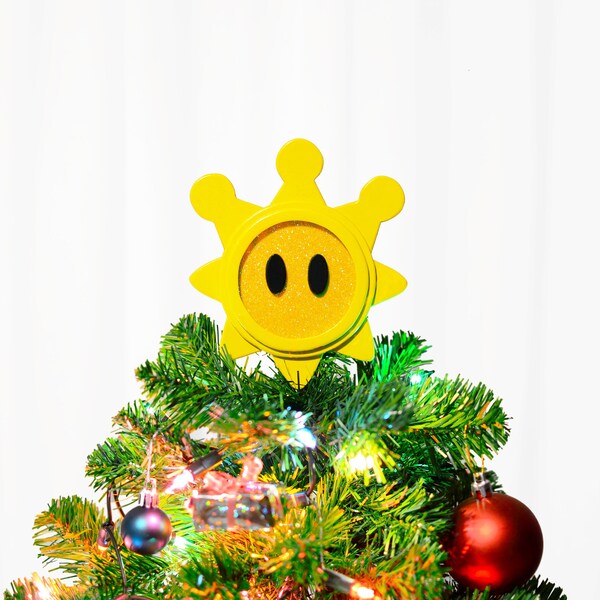 Shine Sprite Christmas tree topper. Super Mario Bros star. Christmas ornament. Wood. Game, videogame, gamer, geek. Super Mario Sunshine.