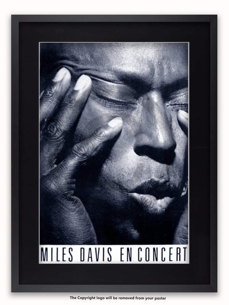 May include: Black and white poster featuring a close-up portrait of Miles Davis. The poster has the text "MILES DAVIS EN CONCERT" at the bottom.