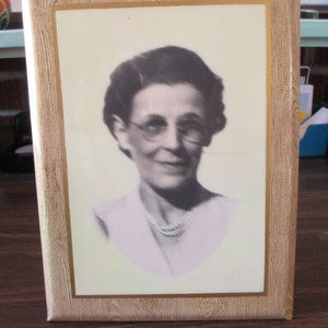 Beautiful Grandma Vintage Photograph. Vintage Photos. Cottage Chic Decor. Chippy Farm Decor. Retro Photos. Photo Studio Props. Wall Art.