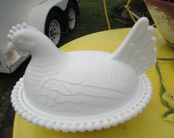 Vintage White Glass Hen Chicken Rooster On Nest Covered Candy Dish.Trinket Tray. Vanity Decor. Kitchen Decor. Farmhouse Decor. Chicken Decor