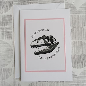 Cartão de futuro paleontólogo de liquidação, cartão de aniversário rosa, aniversário nerd, fã de dinossauros, cartão de menina dinossauro, arqueologia, presente de paleontologia
