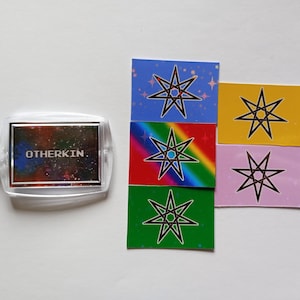 Llavero con el logo de Otherkin, llavero brillante de Therian, accesorio peludo, fandom de Therianthrope, alterhumano, identidad no humana, llavero de Therianthropy