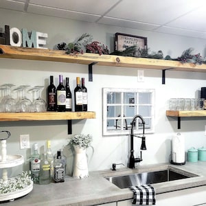 Estante de madera maciza estilo rústico con soportes de hierro resistentes: colores y tamaños personalizados