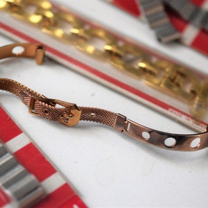 7 Vintage französische Metall, Edelstahl Uhrenarmbänder / Armband, verstellbare Armbänder Hersteller Kelton Bild 4