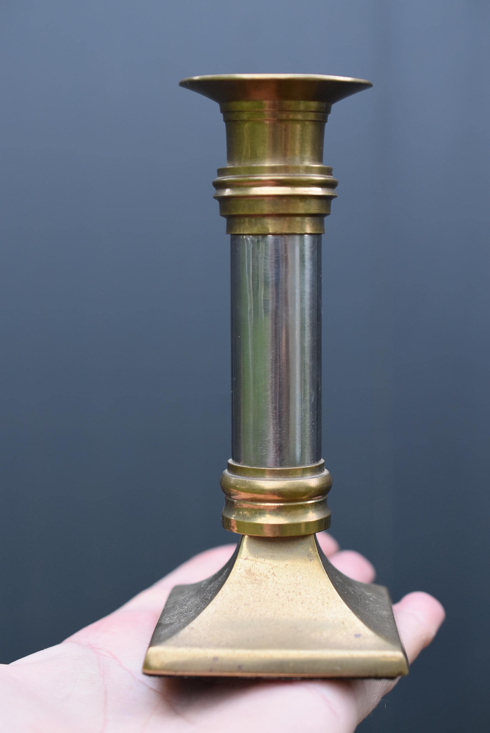 ヴィンテージブロンズ製キャンドルホルダー2個セット – クラシックな