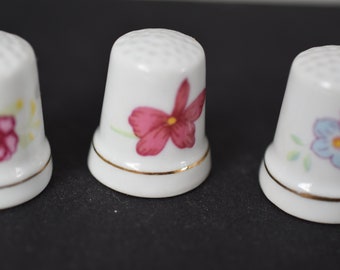 lot of 5 vintage sewing thimble porcelain,floral decor ,signed  YR,collection