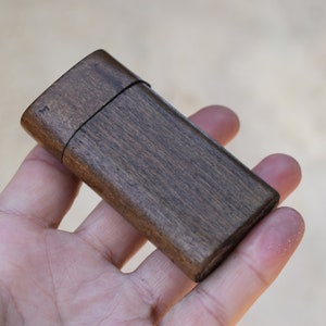 Antico tabacco da fiuto in legno intagliato o scatola di sigarette, Trinket Box