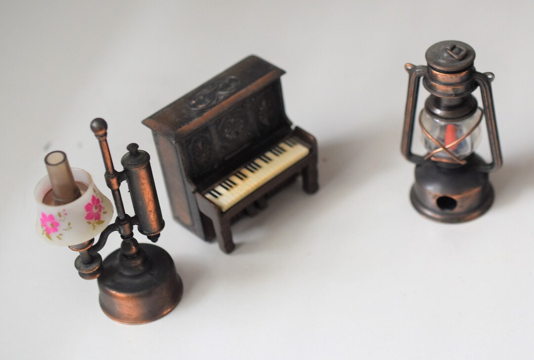 Vintage PLAY ME Pencil Sharpener in the Shape of Old Items Gas Lamp