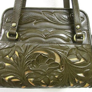Patricia Nash Bruna - Bolso tipo cartera de piel labrada color oliva suave con recortes florales, nuevo en embalaje original