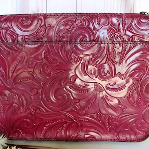 Patricia Nash Vallata - Bolso bandolera mediano de piel magenta labrada - Nuevo