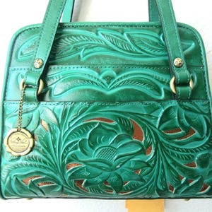 Patricia Nash Bruna - Bolso tipo cartera de piel repujada verde suave con recorte floral, nuevo en embalaje original