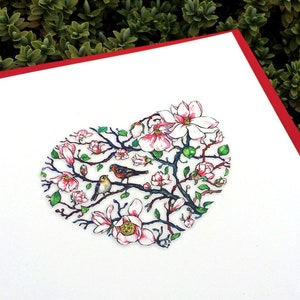 Liefdeskaart. Dwergpapegaaien in Magnoliaboom. Hartvormige wenskaart. Kaart voor vogelliefhebber. Romantische kaart. Valentijnskaart.