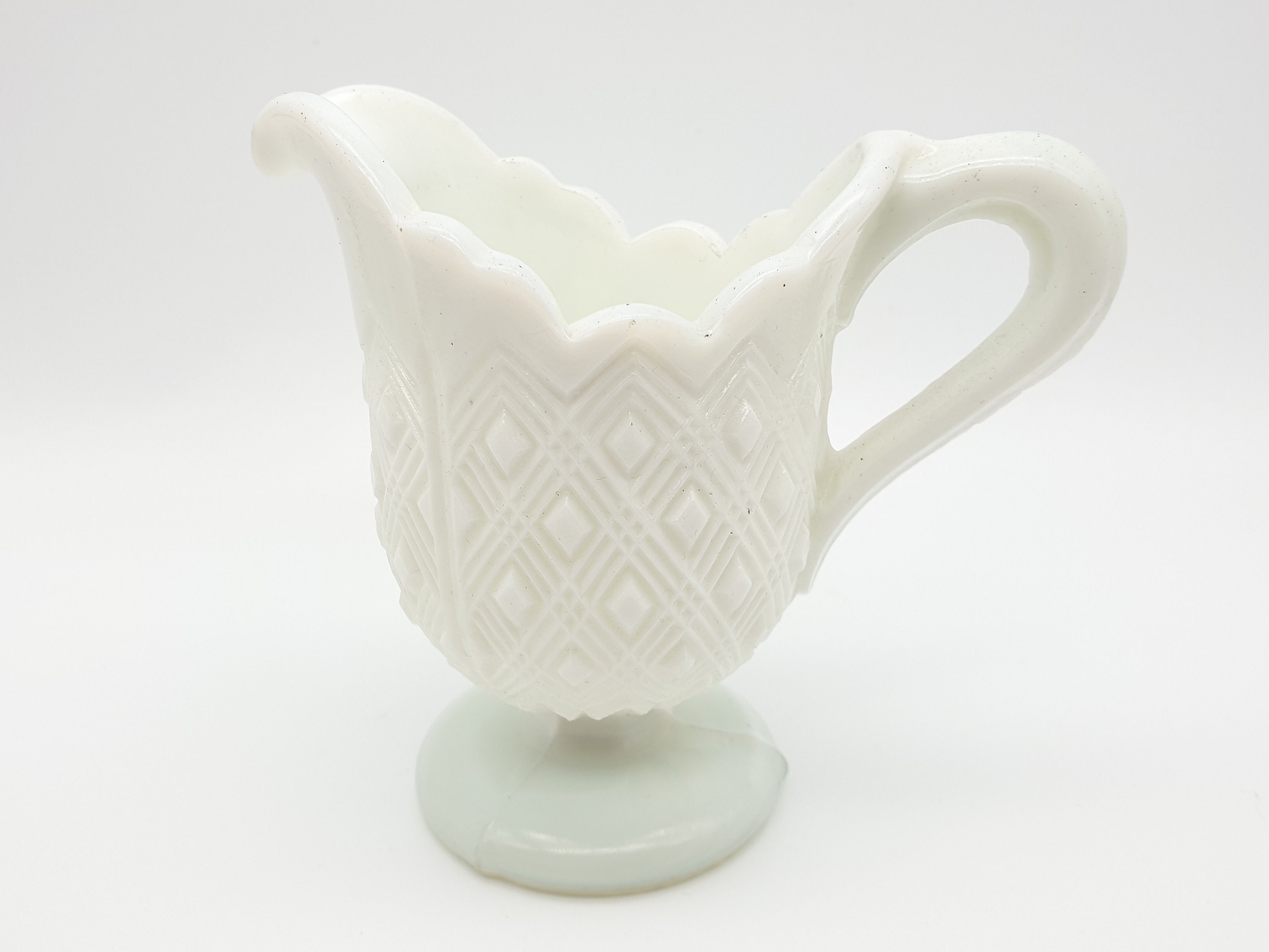 * vintage ornament ୨୧ * ミルク色ガラスの 素敵なリスさん misen2014さま】vintage ❀ ミルク色ガラスの 素敵なリスさん