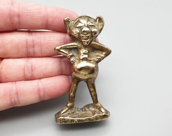 Ozdoba w stylu vintage Cornish Pixie - solidny mosiądz - Cheeky Cornish Imp - żeton szczęścia - figurka mitycznego Pixie - wyprodukowano w Anglii