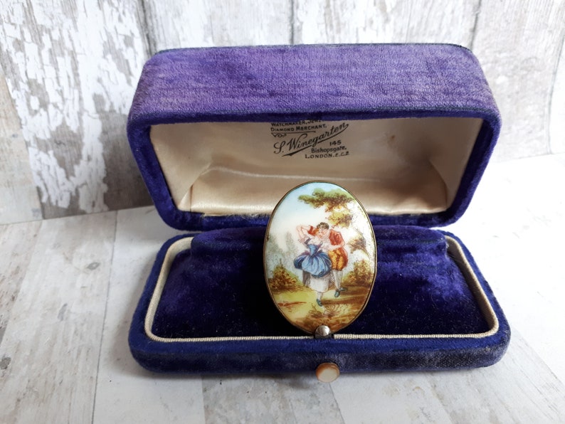 Victorian Transfer Printed Porcelain Brooch Pinchbeck Mount Hard-paste Porcelain Hand-painted Georgian Image Tube Hinge /& C Clasp