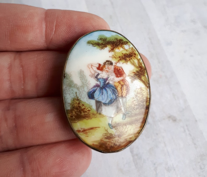 Victorian Transfer Printed Porcelain Brooch Pinchbeck Mount Hard-paste Porcelain Hand-painted Georgian Image Tube Hinge /& C Clasp