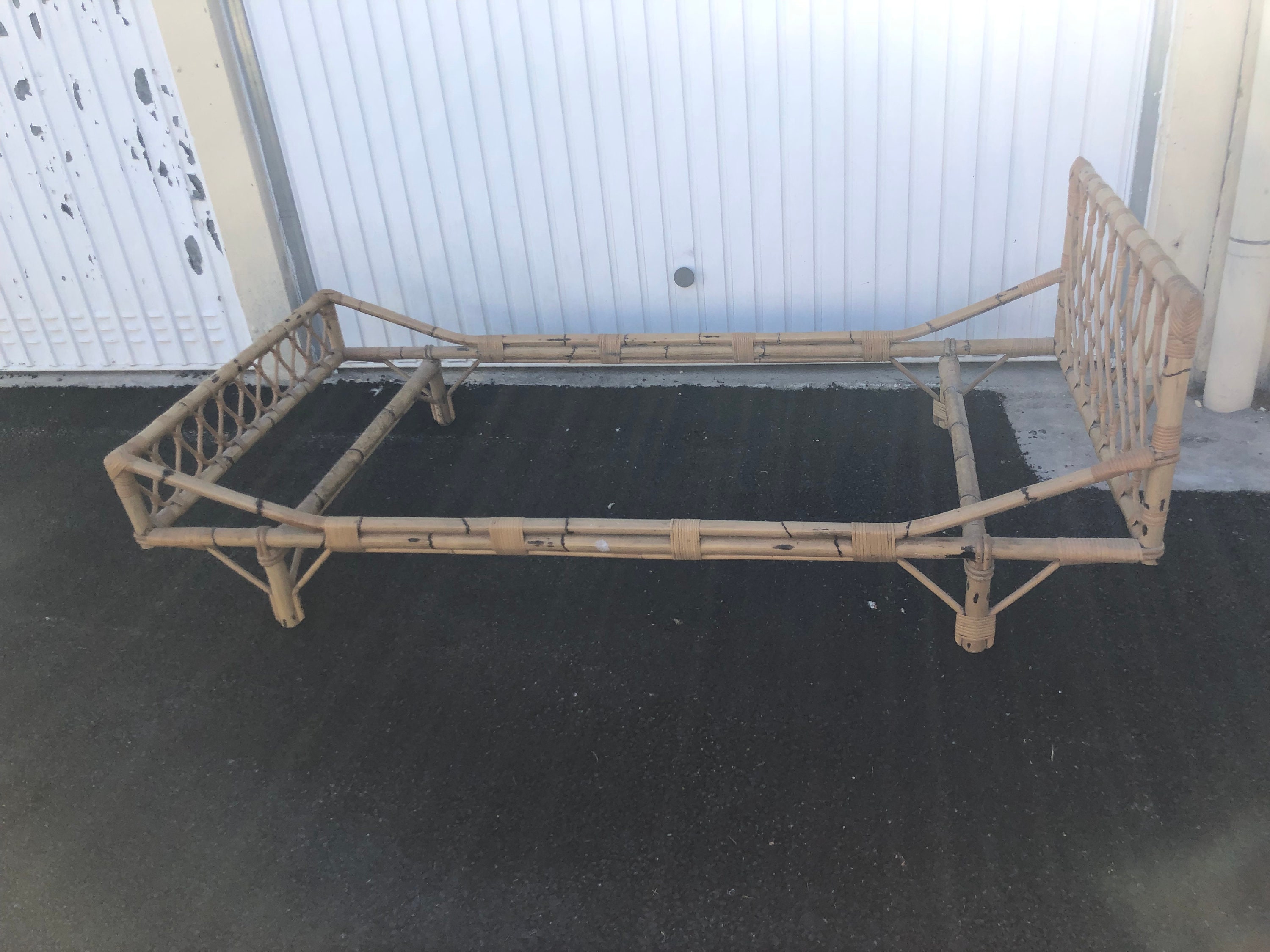 Lit Une Place en Rotin Vintage