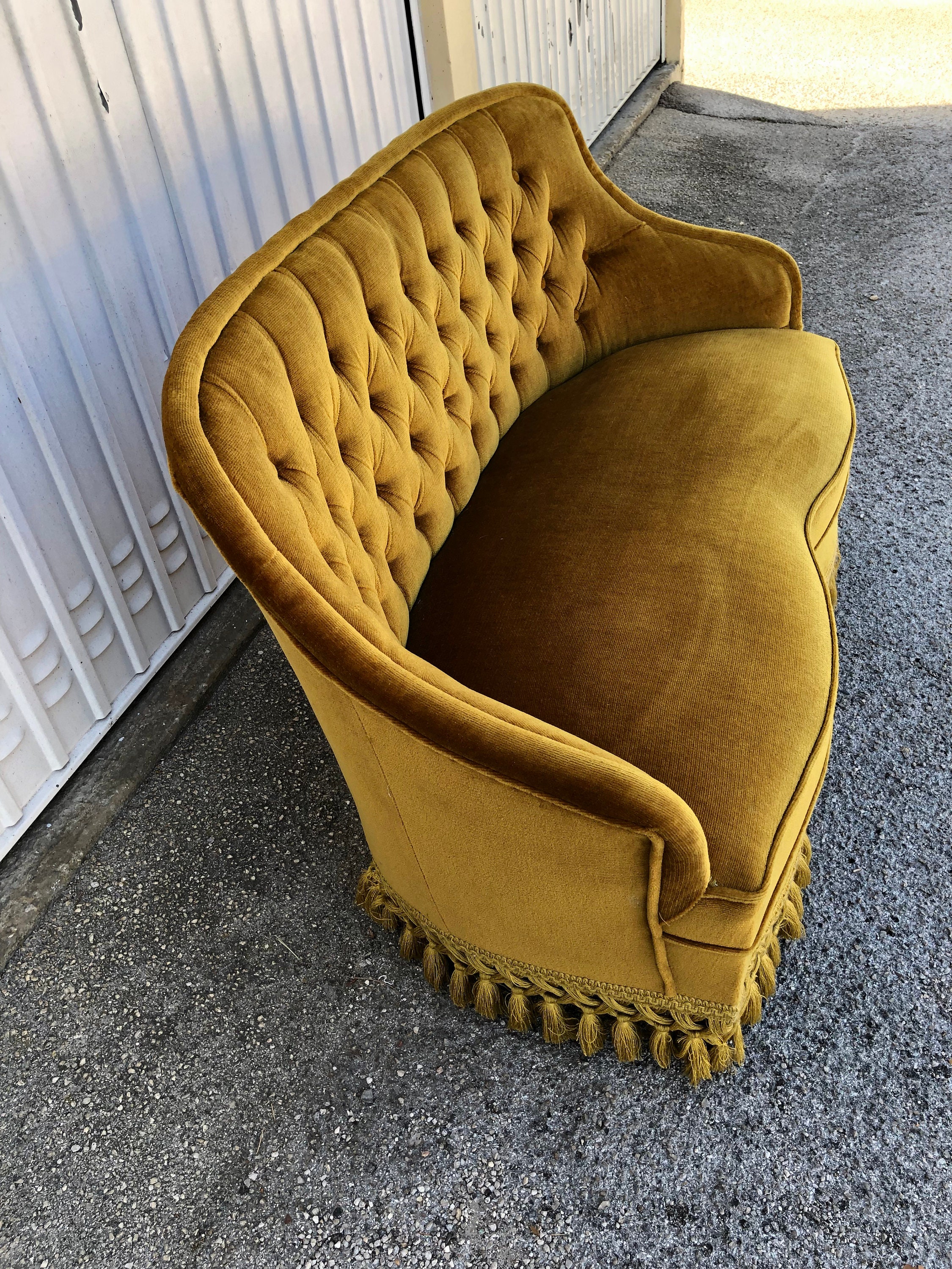 Vintage velvet sofa gold