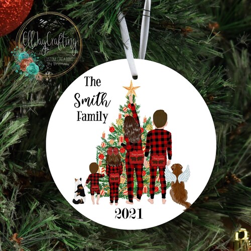 Adorno navideño familiar personalizado, niños, bebé, con mascotas, pijama de cuadros, con perro, redondo, adorno familiar con nombre, adornos personalizados