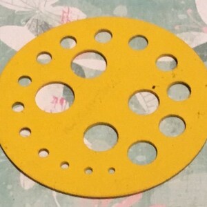 Vintage Wimbedar circular yellow Knitting Pin Needle Gauge image 2