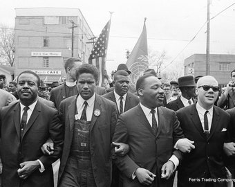 Famous Vintage Picture Photograph Photo Martin Luther King Gift for Men Women African American History Teachers Classroom Black Wall Art MLK Civil Rights March on Washington Decor