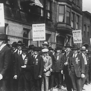 Bar Wall Art Prohibition Protest Photo Vintage March Signs Moonshine Beer Print Retro Wall Art for Brewery Tavern