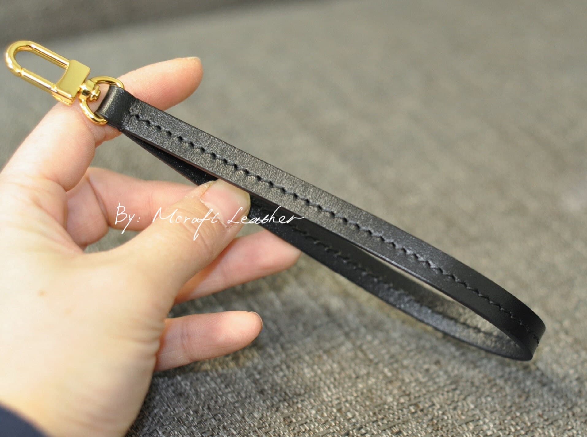 louis vuitton wristlet strap