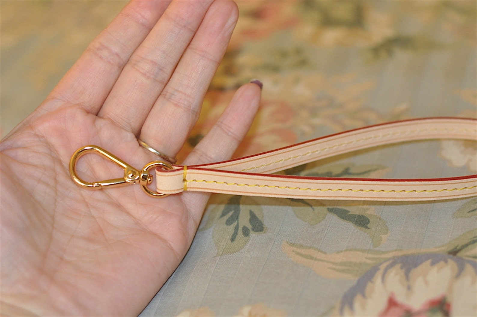 How To Attach Louis Vuitton Wristlet Strap