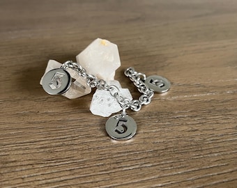Braccialetto personalizzato con catena a maglie ovali in acciaio inossidabile con numeri circolari e numero d'angelo.